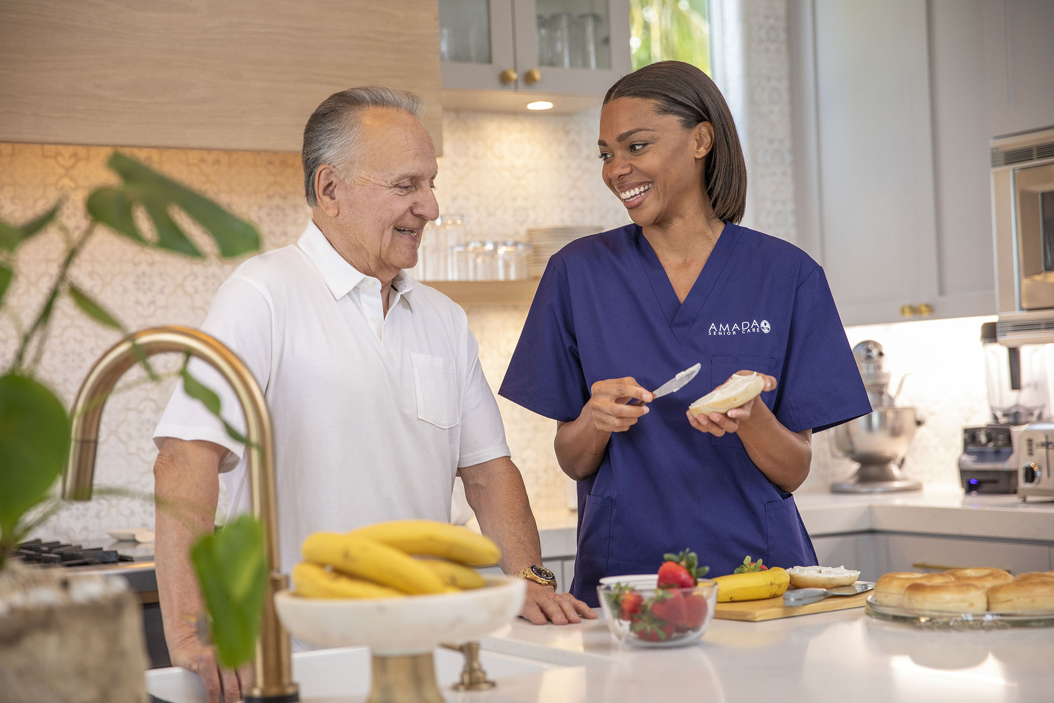 caregiver-male-client-breakfast_web